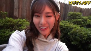 两位妻子在眼前表演慾望挑逗,相互缠绵邀请我加入双飞